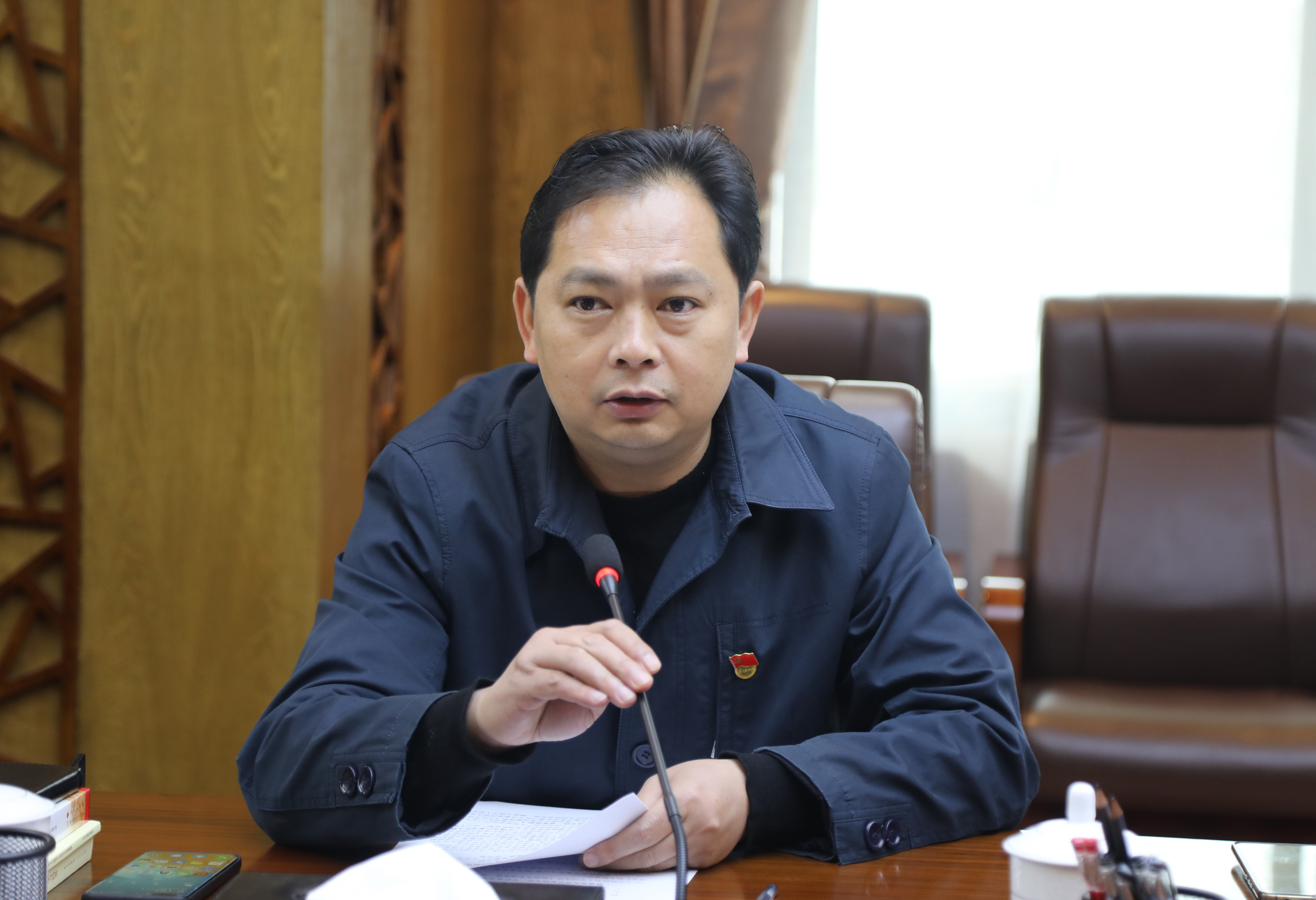 4.支部书记主持读书班并谈学习体会(wang).jpg