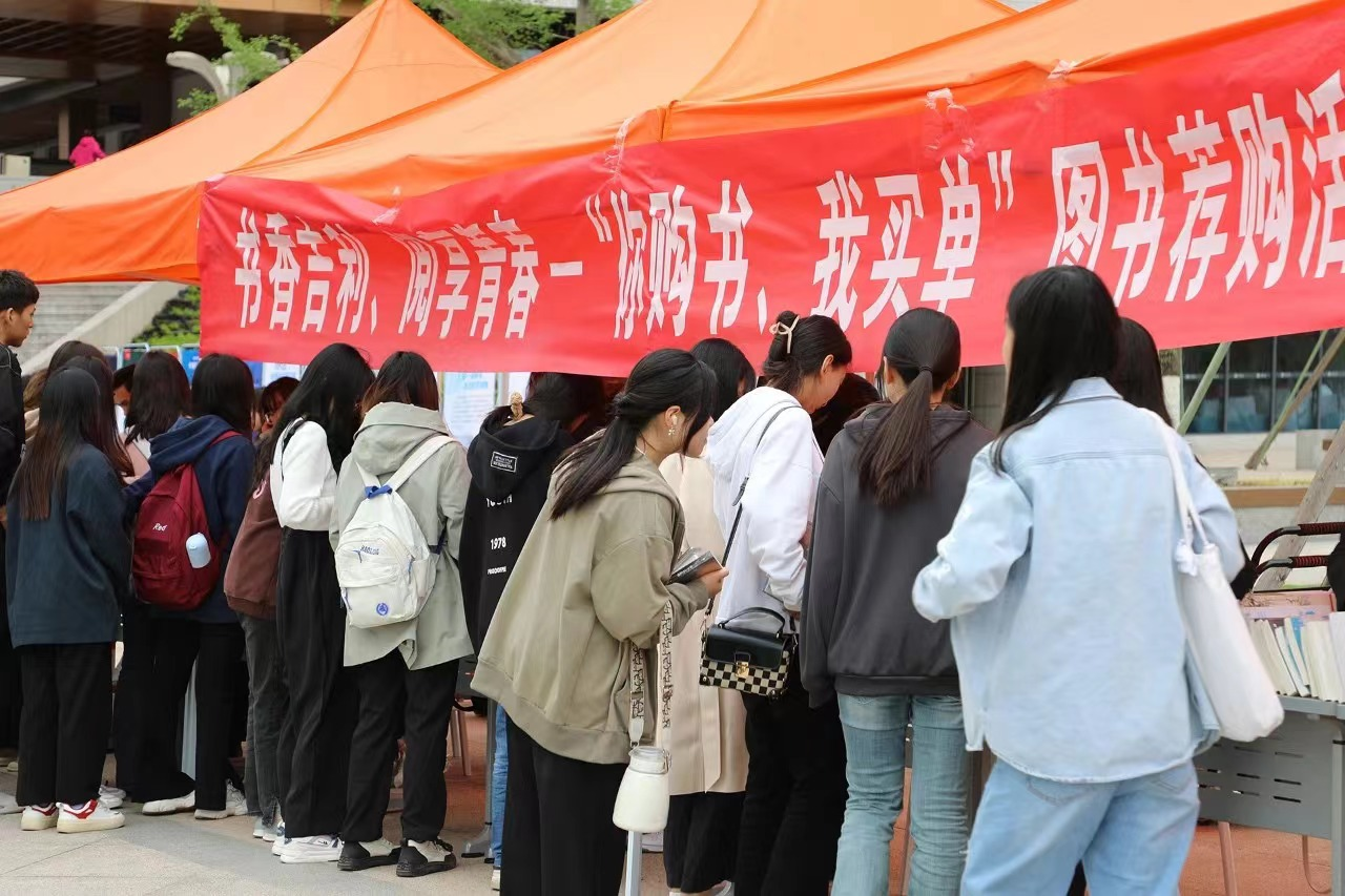 在学生社区开展书香活动.png