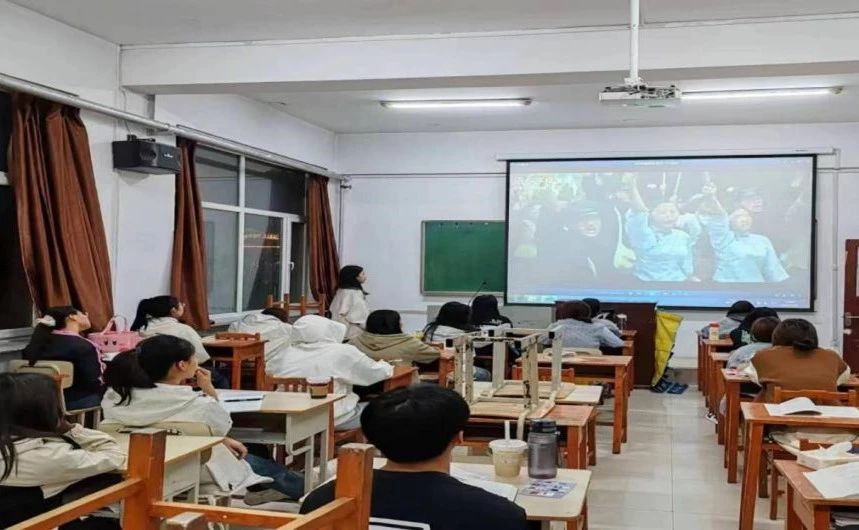 “两强”学生社区驿站｜九号公寓《传承红色基因一清明祭英烈，共铸中华魂》红色革命精神宣传教育活动照片1.jpg